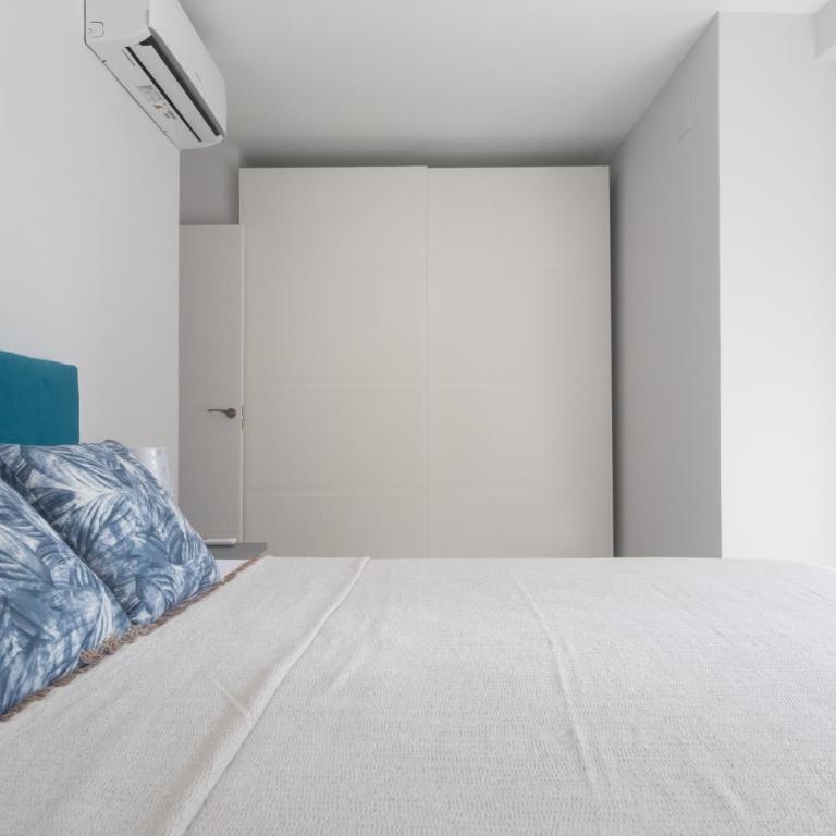 Reinapart Valencia Beach - Two-Bedroom Apartment - 10