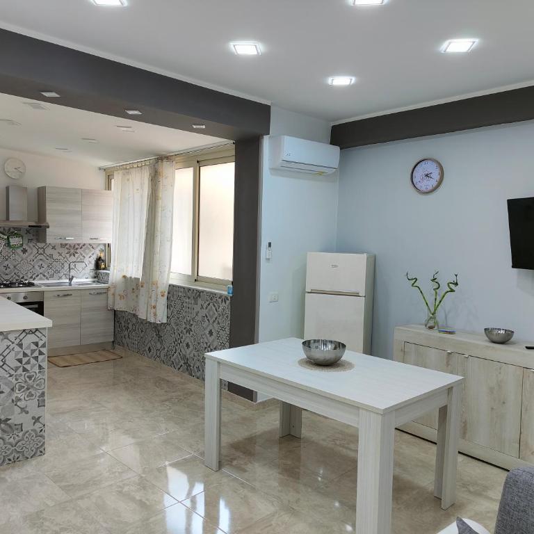 Cataleya 2 - Double Room with Balcony - 5