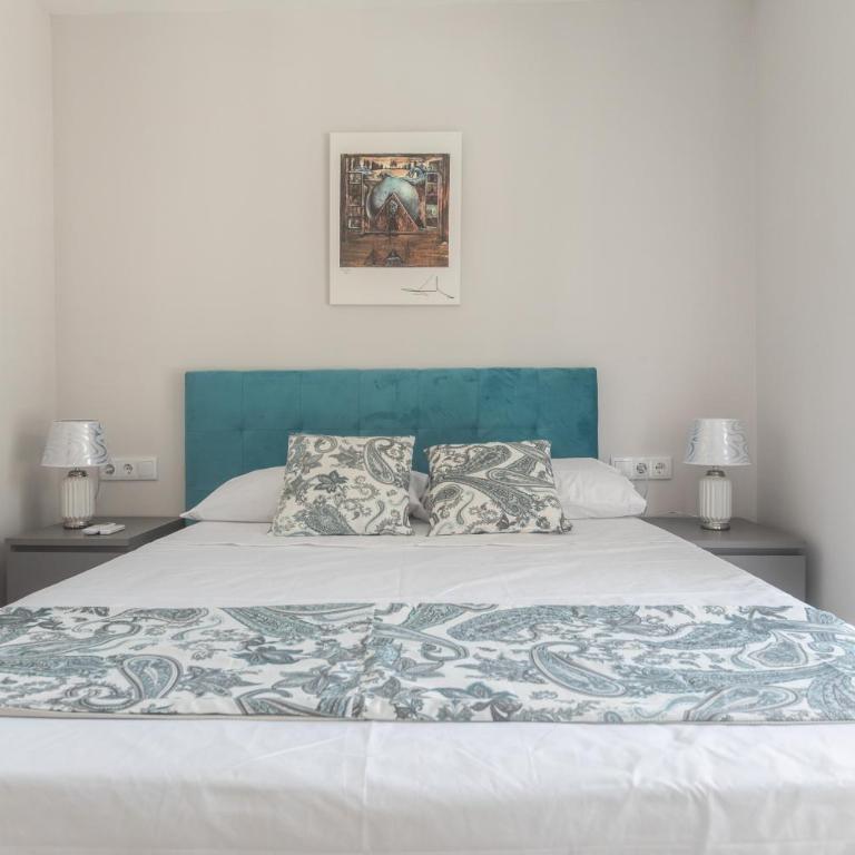Reinapart Valencia Beach - Two-Bedroom Apartment - 10