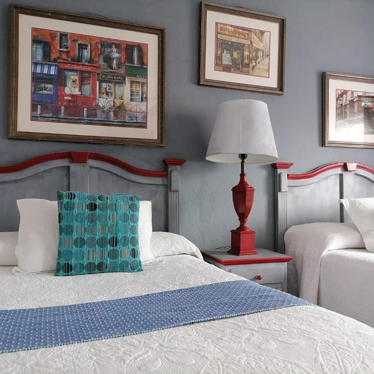 Hotel Santa Ana - Habitación Familiar con balcón - 4