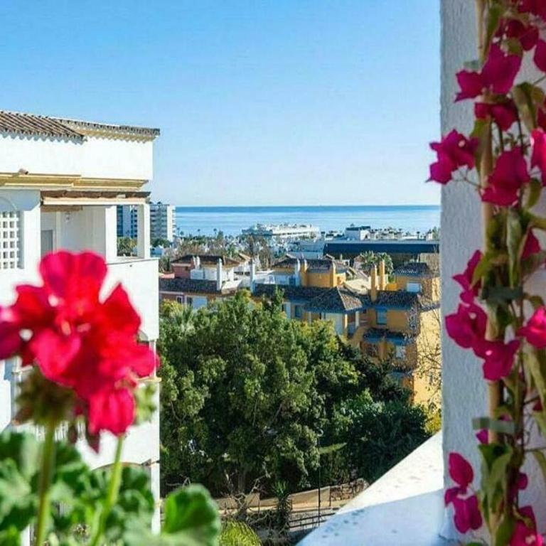 ✰ Luxurious 5 Bedroom PENTHOUSE. Sea Views. Hot Tub. BBQ. Golden Mile - Apartment - 9