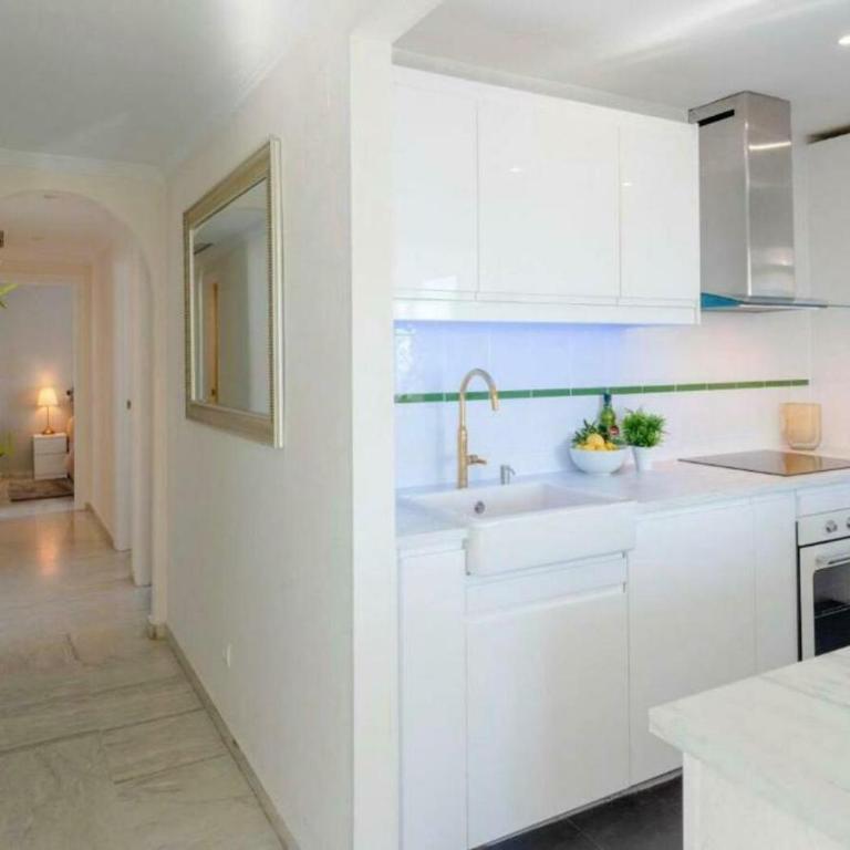 ✰ Luxurious 5 Bedroom PENTHOUSE. Sea Views. Hot Tub. BBQ. Golden Mile - Apartment - 15