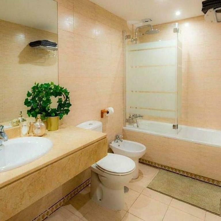 ✰ Luxurious 5 Bedroom PENTHOUSE. Sea Views. Hot Tub. BBQ. Golden Mile - Apartment - 26