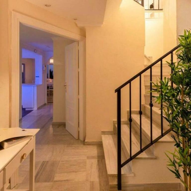✰ Luxurious 5 Bedroom PENTHOUSE. Sea Views. Hot Tub. BBQ. Golden Mile - Apartment - 28