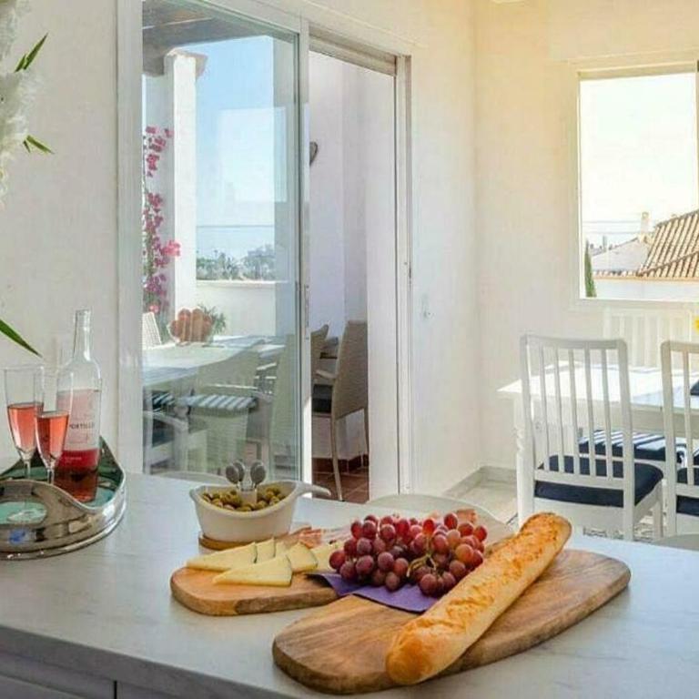 ✰ Luxurious 5 Bedroom PENTHOUSE. Sea Views. Hot Tub. BBQ. Golden Mile - Apartment - 7