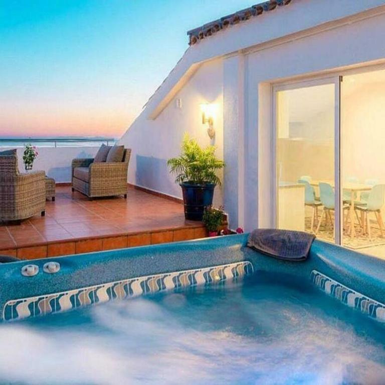 ✰ Luxurious 5 Bedroom PENTHOUSE. Sea Views. Hot Tub. BBQ. Golden Mile - Apartment - 37