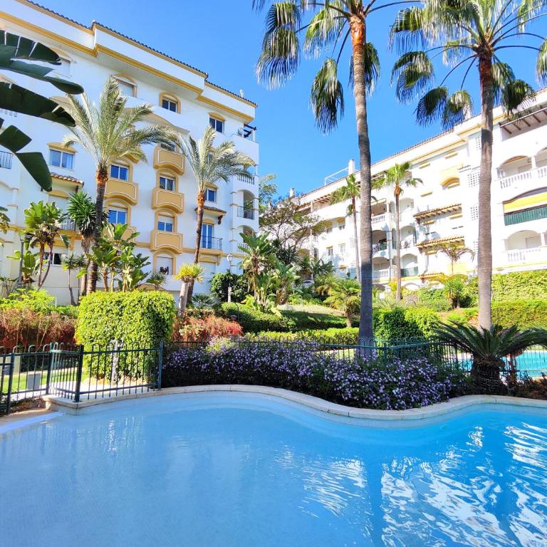✰ Luxurious 5 Bedroom PENTHOUSE. Sea Views. Hot Tub. BBQ. Golden Mile - Apartment - 42