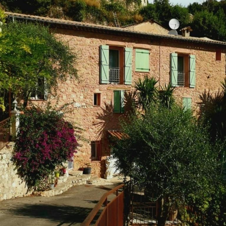 Appartement dans ancien moulin à huile rénové - Appartement 2 Chambres - Vue sur Jardin - 1