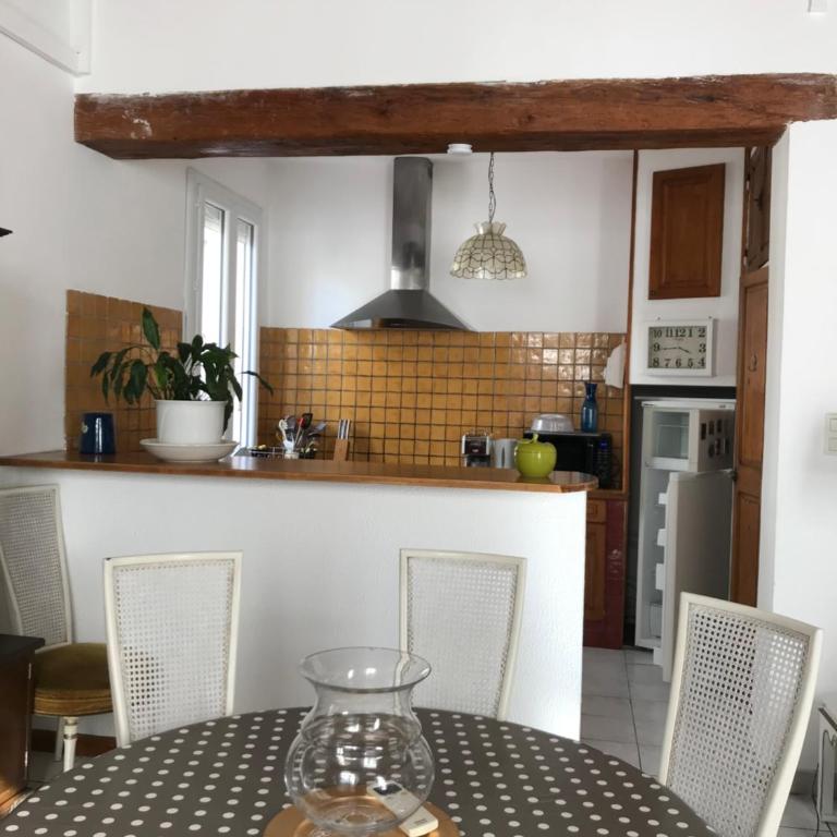 THE YELLOW HOUSE - Two-Bedroom Apartment - 10