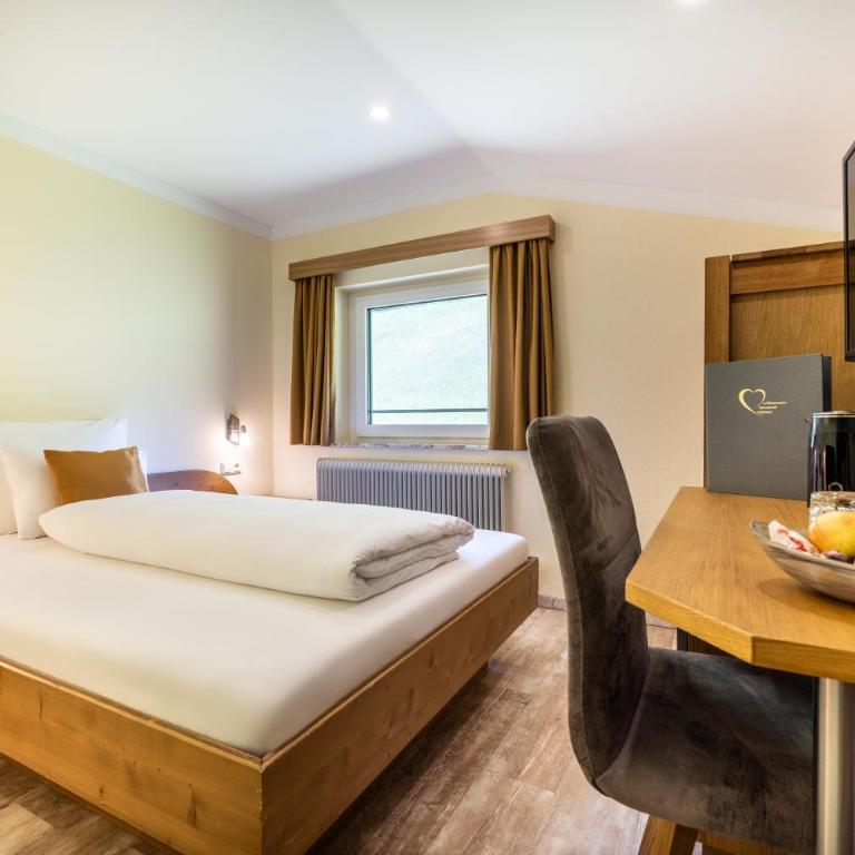 Der Burgblick-Adults Only 24 H Self Check In - Small Single Room with Meadow View 2nd Floor - without balcony - 2