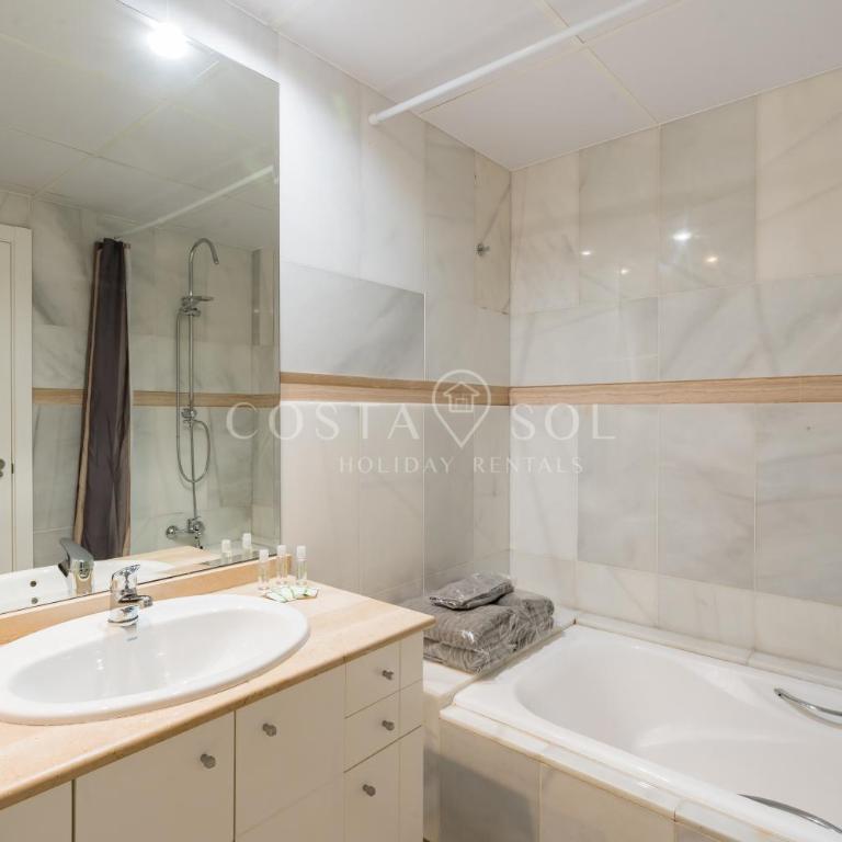 Malaga Benalmadena Puerto Marina Costa Sol Holiday Rentals - Apartment - 14