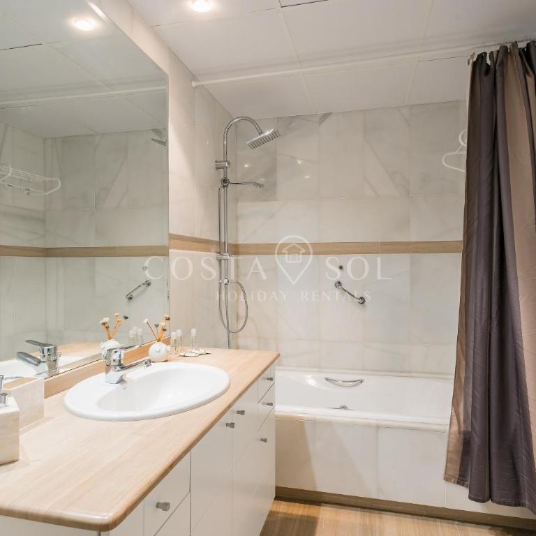 Malaga Benalmadena Puerto Marina Costa Sol Holiday Rentals - Apartment - 17