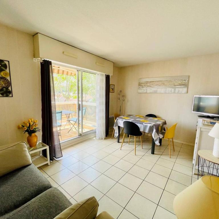 Appartement T2 à Arcachon – 400m de la Plage, Terrasse, Parking, Résidence de Standing - FR-1-433-78 - Apartment (2 Adults) - 2