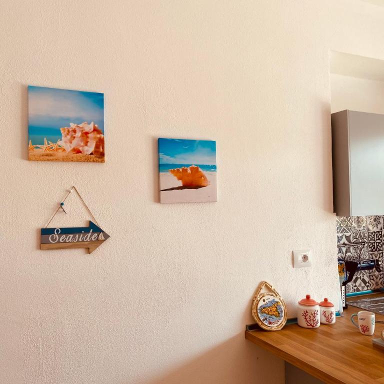 Coral Beach Apartment- Steps from Sea, AC & WIFI - Appartamento con 1 Camera da Letto - 1