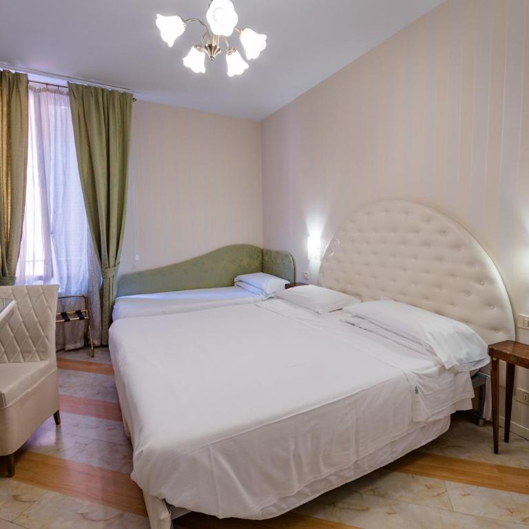 Residenza Due Torri check in presso HOTEL CENTRALE Vicolo Cattani 7 - Camera Tripla - 4