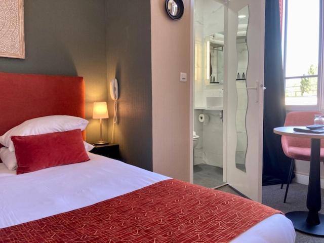 Hôtel Coeur De Loire - Chambre Double - Vue sur Rue - 8