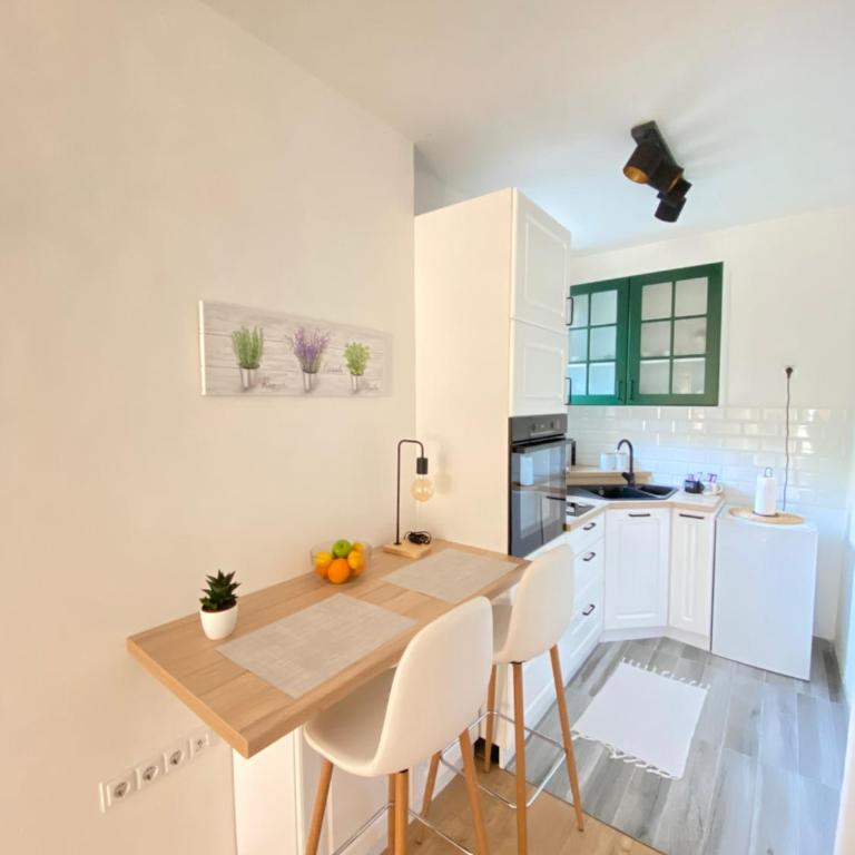 Modern Studio Apartment in the Old Town - Studio - 6