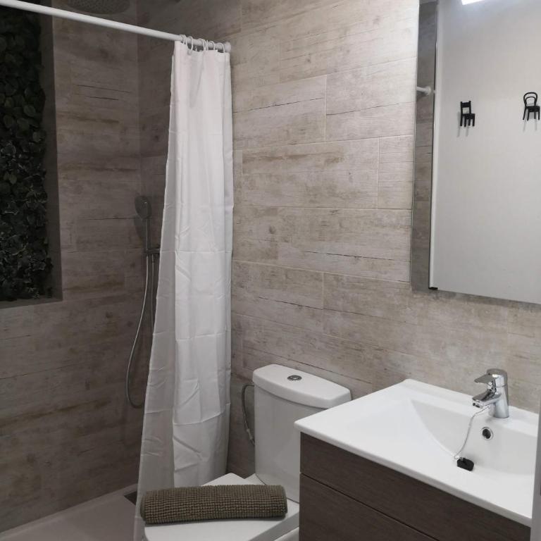 Cozy Rooms - BAÑERA HIDROMASAJE - Suite with Hot Tub - 2
