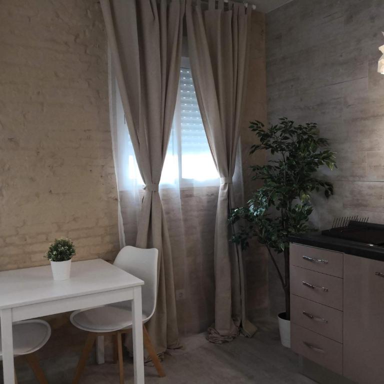 Cozy Rooms - BAÑERA HIDROMASAJE - Suite with Hot Tub - 8