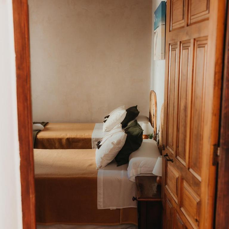 Hostal Africa - Habitación Doble con baño privado - 1 o 2 camas - 7