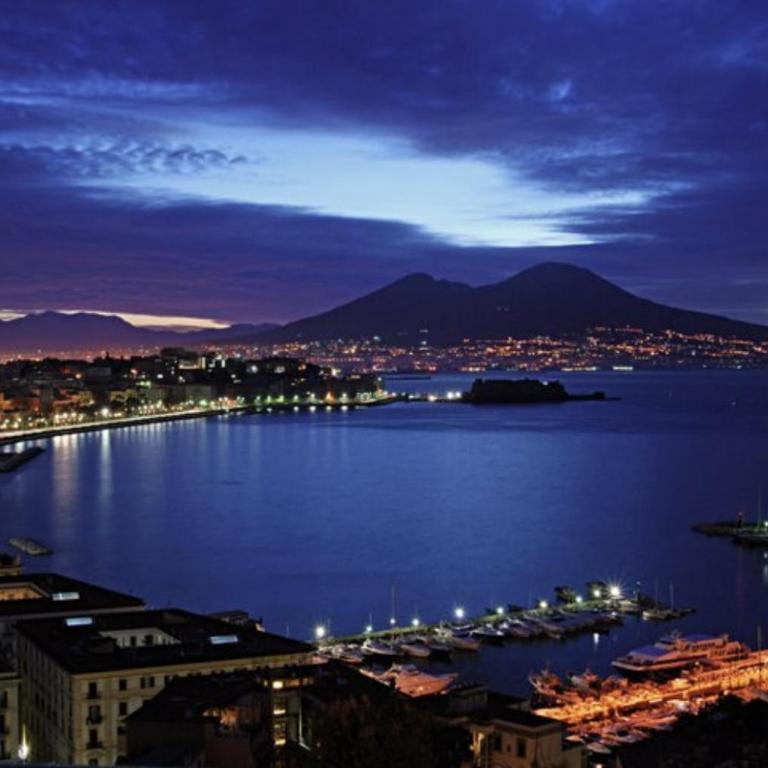 HOME SWEET HOME Storia di Napoli - Appartamento con 2 Camere da Letto - 67