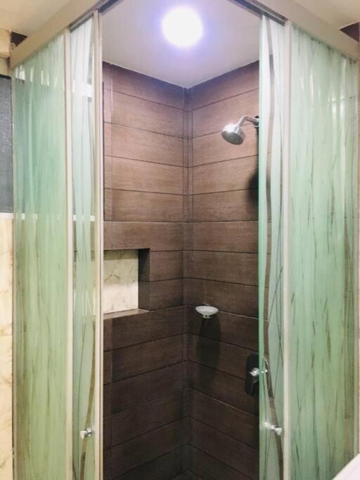 Lujoso Apartamento Nuevo, cerca de todo, moderno 100% amoblado con Netflix, Parqueo gratuito y WIFI. LUXURY - Apartamento de 1 dormitorio - 15