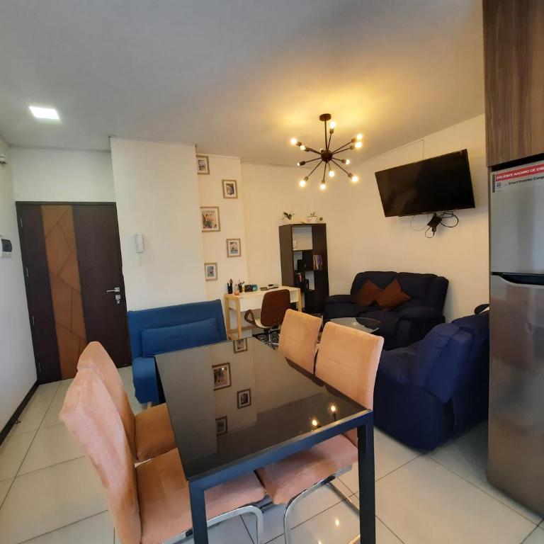 Lujoso Apartamento Nuevo, cerca de todo, moderno 100% amoblado con Netflix, Parqueo gratuito y WIFI. LUXURY - Apartamento de 1 dormitorio - 35