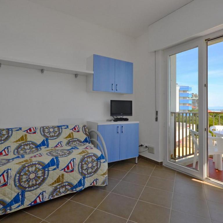International Seaview Apartments - One-Bedroom Apartment with Sea View - 14