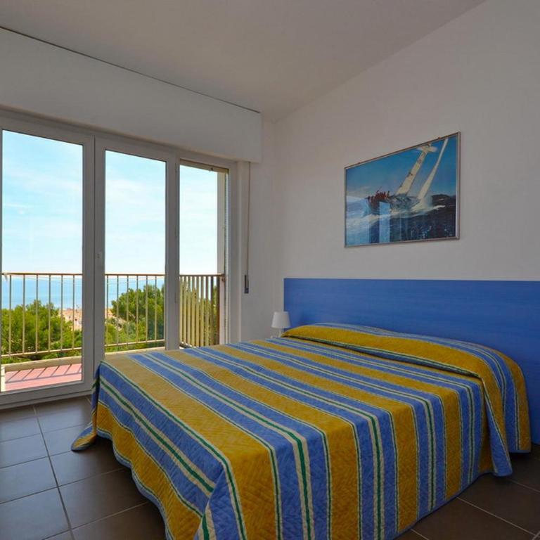 International Seaview Apartments - One-Bedroom Apartment with Sea View - 16