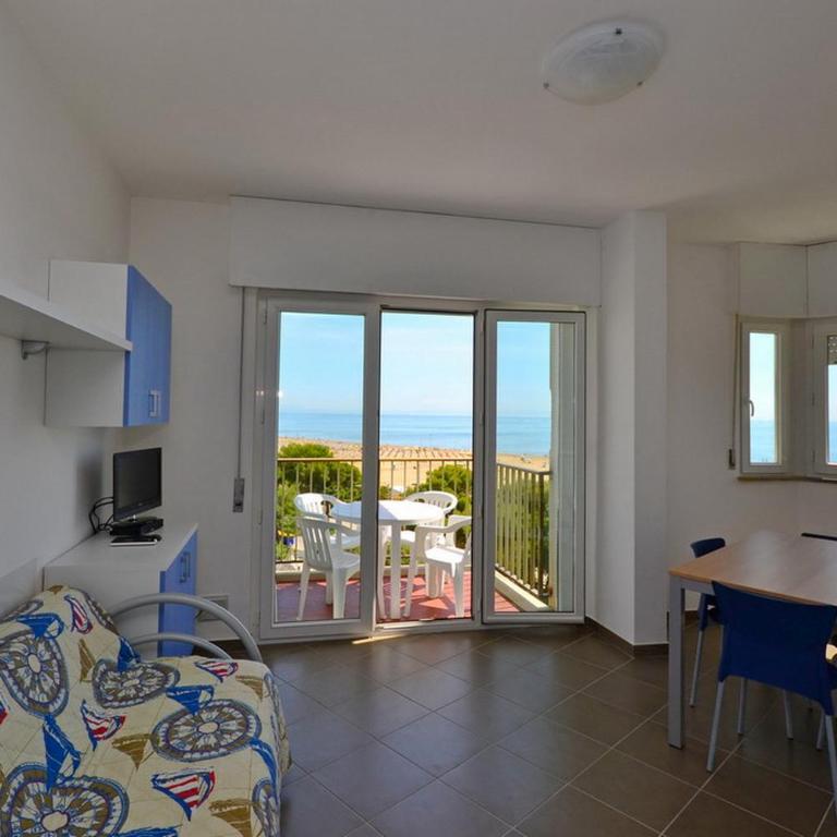 International Seaview Apartments - One-Bedroom Apartment with Sea View - 13