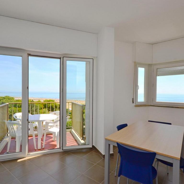International Seaview Apartments - One-Bedroom Apartment with Sea View - 15