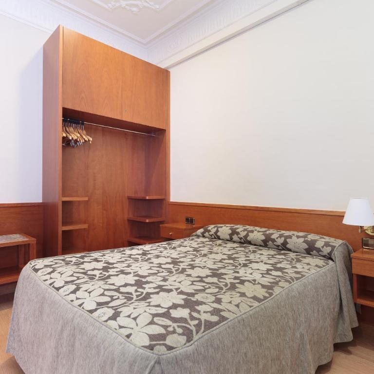 Hostal Oliva - Quadruple Room - 3