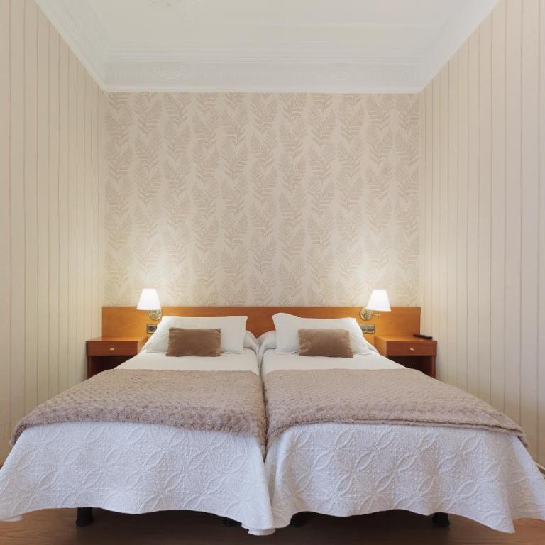 Hostal Oliva - Triple Room - 2