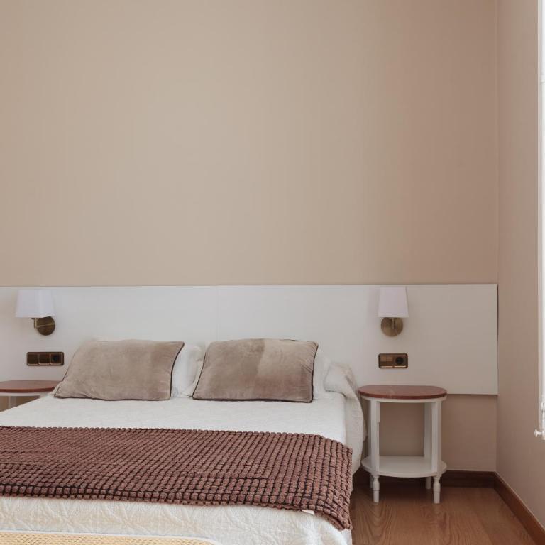 Hostal Oliva - Double Room with City View - 9