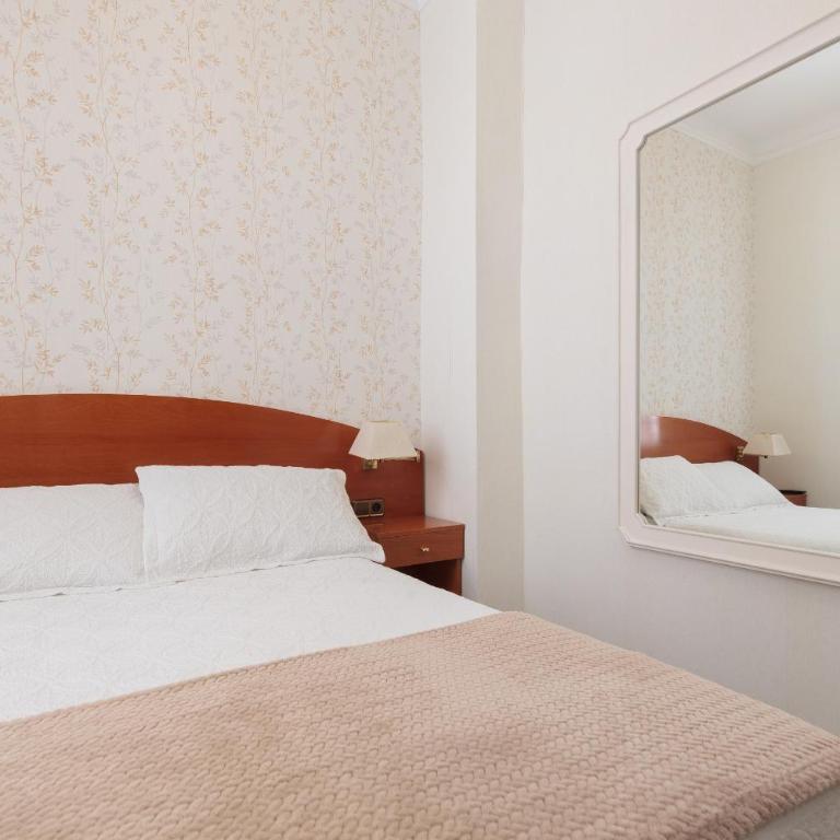 Hostal Oliva - Standard Double Room - 5