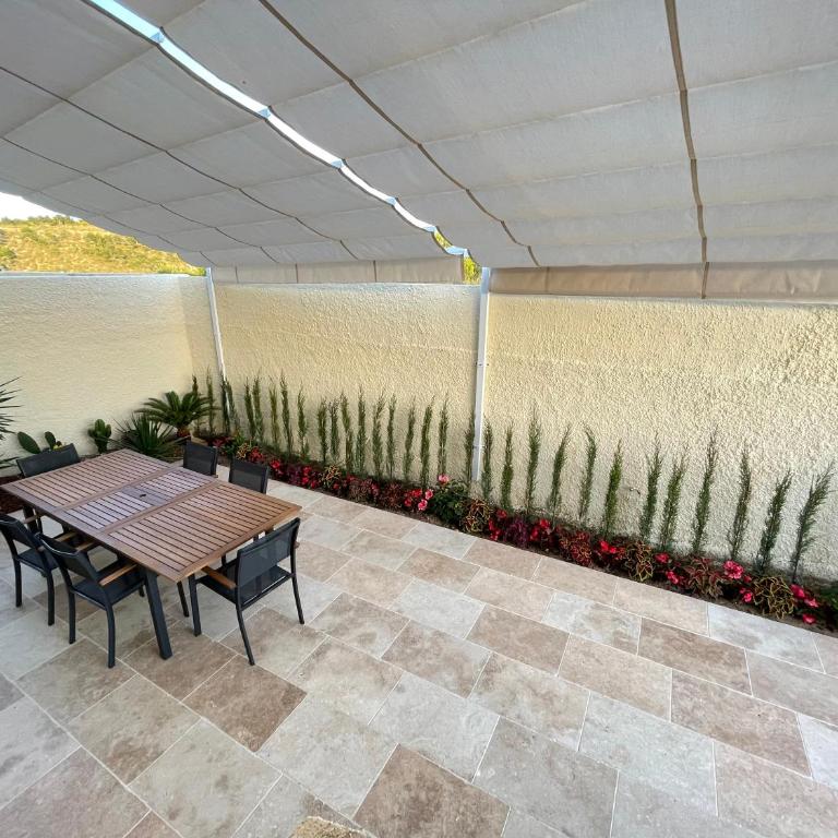 Casa Azure - Three-Bedroom House - 35