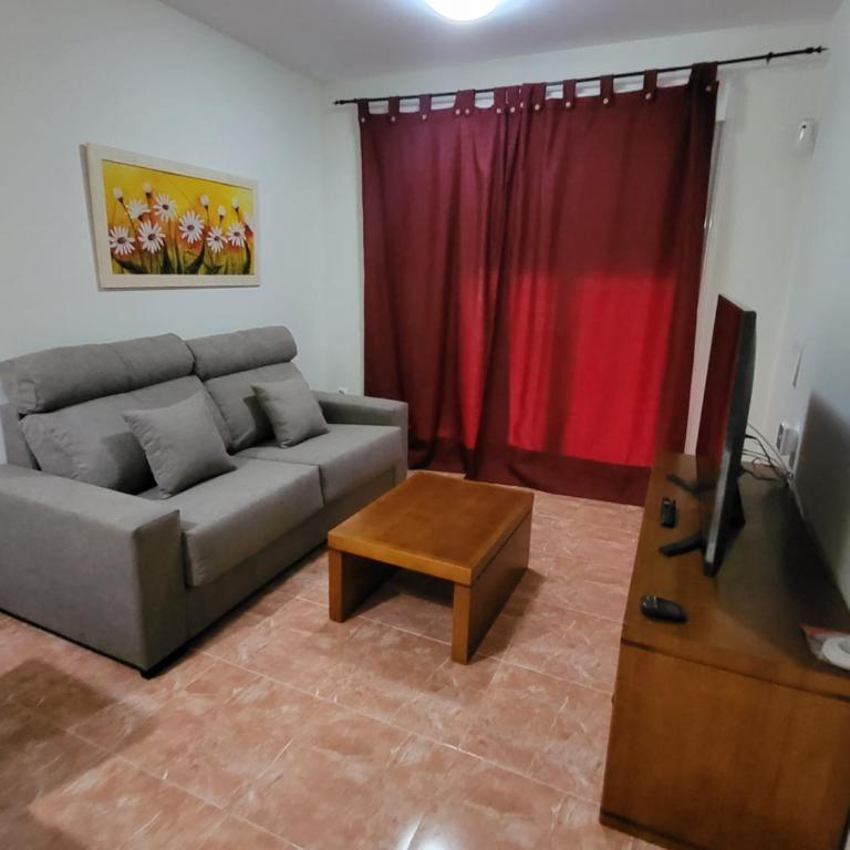 ¡Bajo con terraza y patio con vistas a la piscina comunitaria! - Apartamento de 2 dormitorios - 12