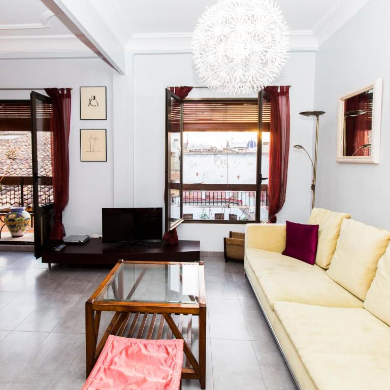 Total Valencia El Carmen (Leisure & Culture) - Two-Bedroom Apartment with Balcony - 2