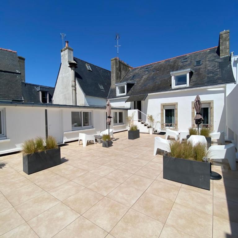 Votre mini maison en plein cœur du centre ville -terrasse - et parking privé sur place clos - draps et ménage inclus - Apartment - 13