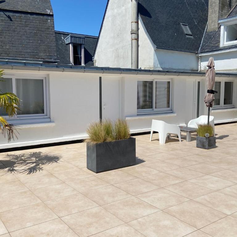 Votre mini maison en plein cœur du centre ville -terrasse - et parking privé sur place clos - draps et ménage inclus - Apartment - 5