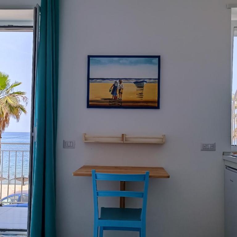 B & Beach - Camera Tripla Superior con Vista Mare - 1