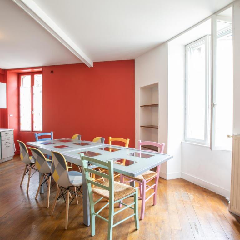 Logis historique au centre de Périgueux 8 lits L Oustal - Maison 4 Chambres - 12