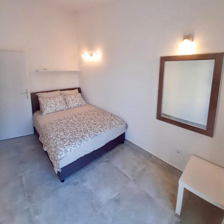 Apartment White - Two-Bedroom Apartment - 19