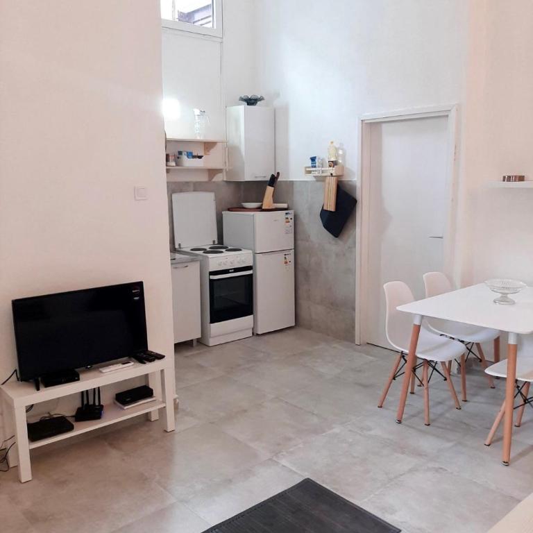 Apartment White - Two-Bedroom Apartment - 5