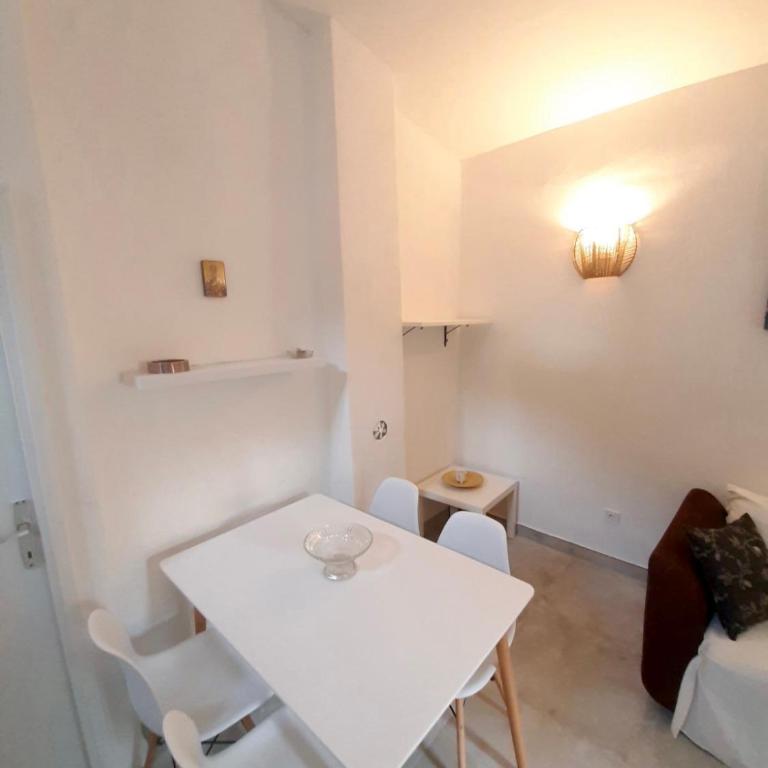 Apartment White - Two-Bedroom Apartment - 16