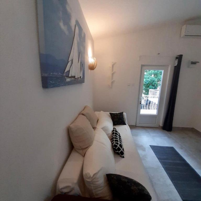 Apartment White - Two-Bedroom Apartment - 9