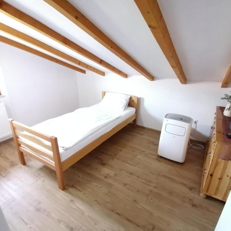Rooms Delux Sarajevo - Dvokrevetna Soba sa Bračnim Krevetom i Balkonom (2 Odrasle Osobe + 1 Dete) - 21
