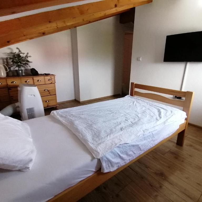 Rooms Delux Sarajevo - Dvokrevetna Soba sa Bračnim Krevetom i Balkonom (2 Odrasle Osobe + 1 Dete) - 20