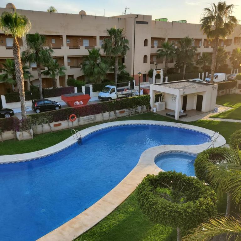 ¡Apartamento en primera línea con terraza y cerca de la piscina comunitaria! - Apartamento de 2 dormitorios - 7