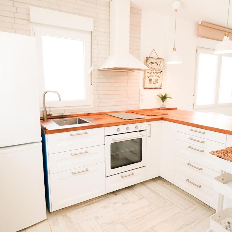 Apartamento Loft con terreno privado y parking compartido - a 800m de Playa Poniente - Casa con 1 dormitorio - 6